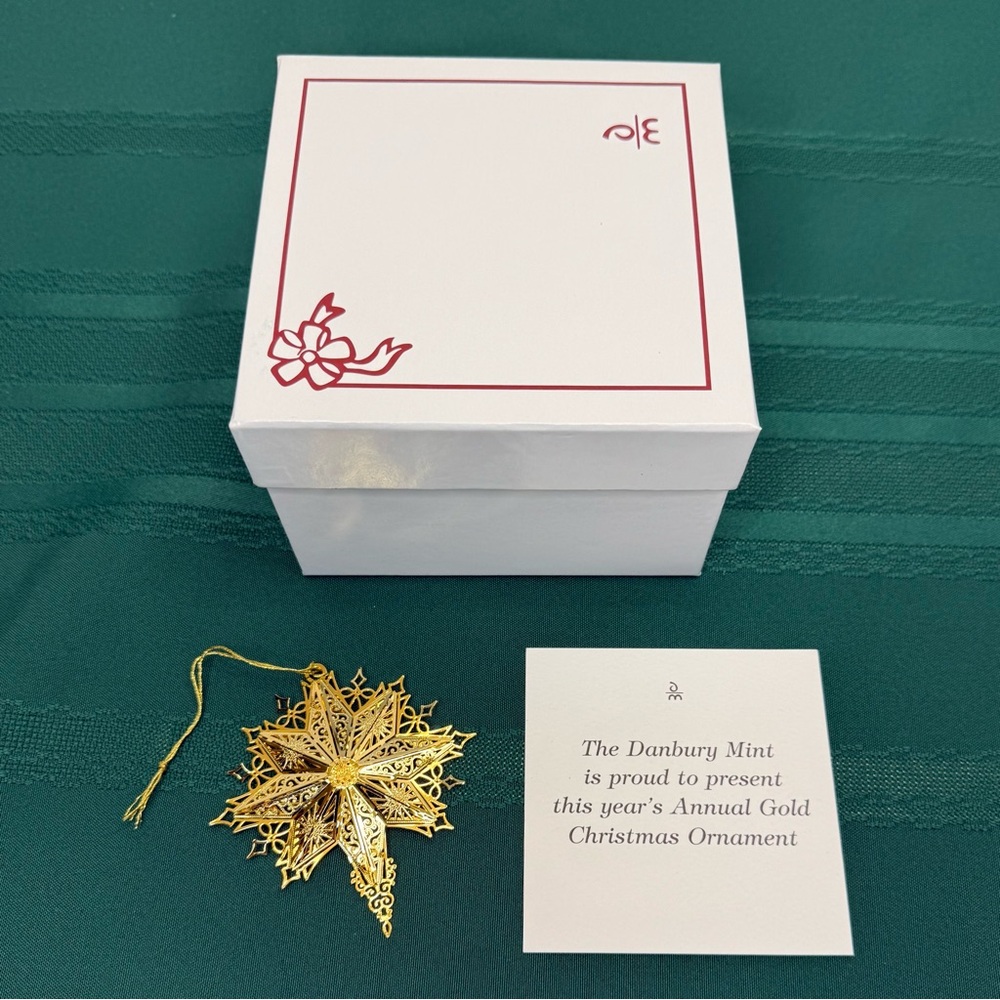 Danbury Mint 23kt Gold Star Burst Snowflake Ornament